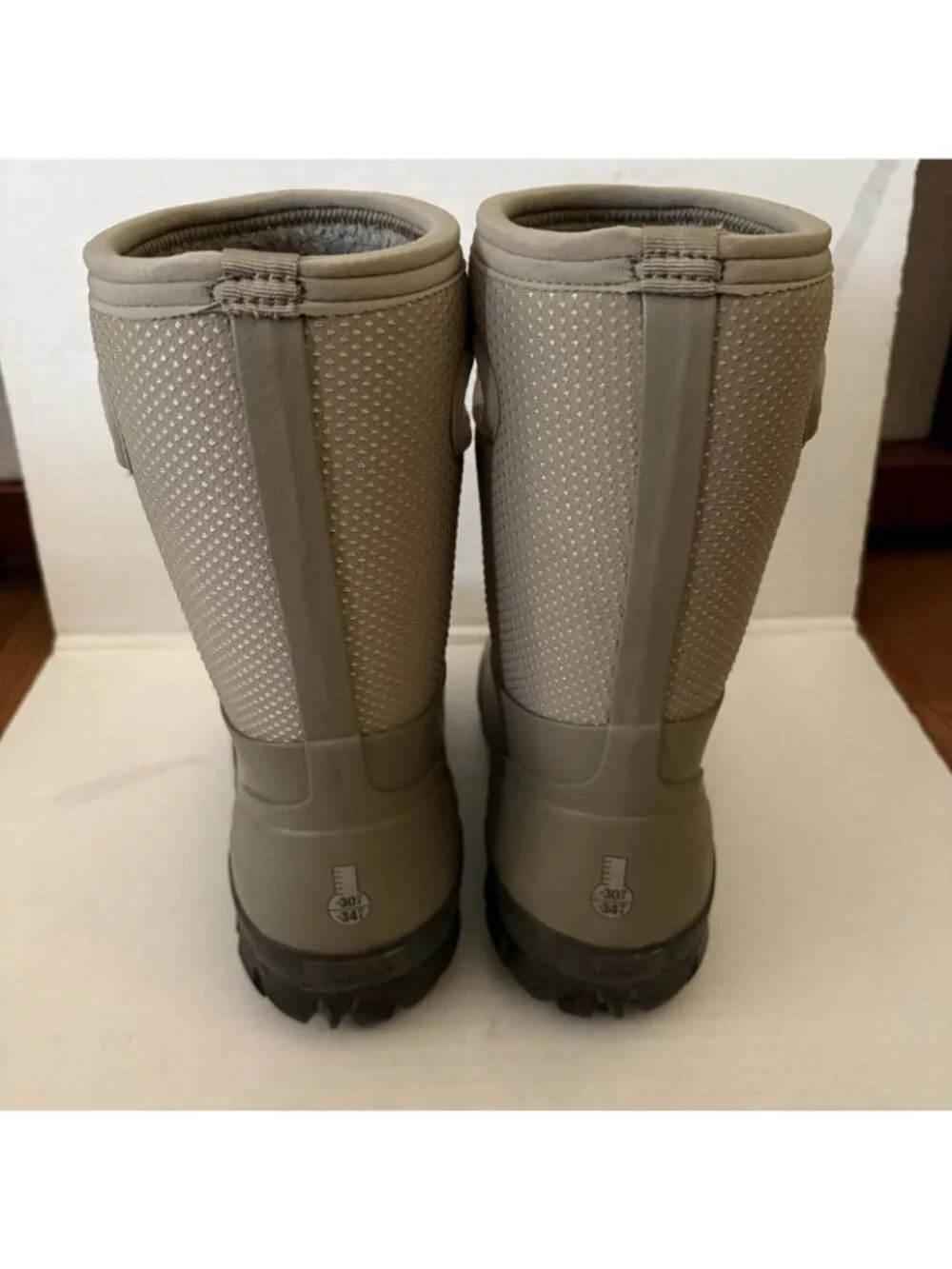 Bogs Big Kids Youth Size 6 Taupe Lined Waterproof Whiteout Dots Winter Boots